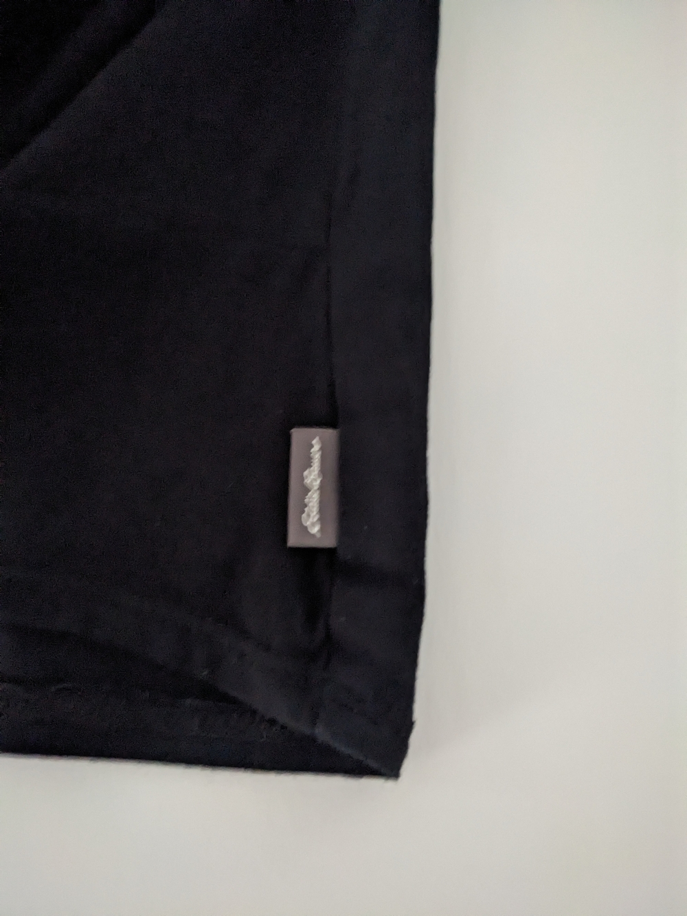 Eddie Bauer Black Short-Sleeve Twist-Front Tee - Picture 6 of 8